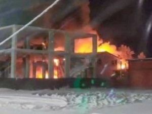 В Якутске на Окружном шоссе произошел пожар в частном доме