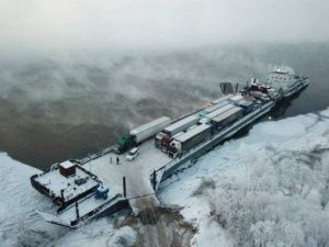 Осложнена работа основной паромной переправы