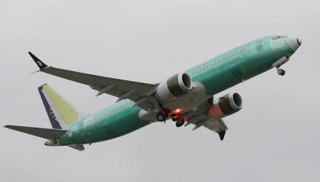 Во Флориде Boeing 737 со 136 пассажирами упал в реку