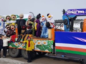 Рука в руке дружнее наш союз. На века  велика его сила.