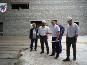 Евгений Григорьев проинспектировал строительство социальных объектов в селе Хатассы