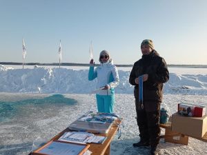 В селе Балыктах Якутии провели соревнования по керлингу среди местных жителей