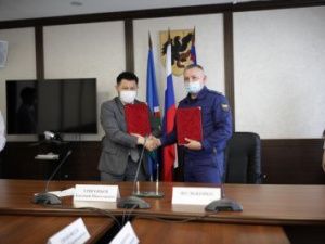 Дружба: Окружная администрация и прокуратура города Якутска подписали соглашение о взаимодействии