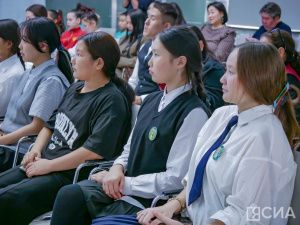 Чемпионки художественной гимнастики сестры Аверины ответили на вопросы юных якутян