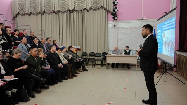 Евгений Григорьев провёл отчёт Окружной администрации города Якутска перед жителями села Маган