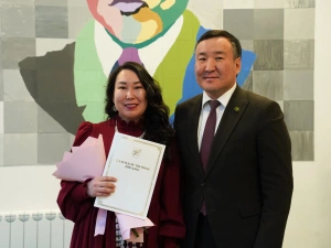 В SMART-библиотеке Якутска открыли стенд выдающегося писателя Николая Неустроева