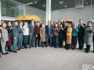 Двадцать новых автобусов передали школам и колледжам в Якутии