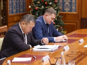 Айсен Николаев поставил задачи перед членами правительства и руководством администрации