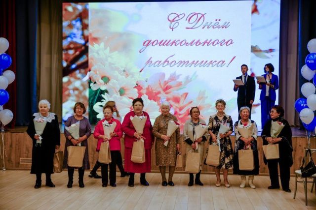 В Якутске чествовали педагогов в преддверии Дня работников дошкольного образования