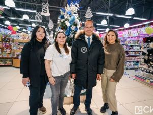 Айсен Николаев  дал старт благотворительной акции «Елка добра»