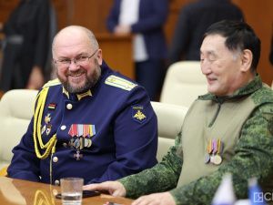 Зампред правительства России Юрий Трутнев вручил госнаграды военнослужащим и добровольцам Якутии