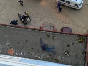 Житель Мирного зафиксировал из окна трагедию