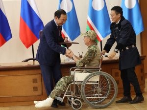 Айсен Николаев наградил представителей строительной отрасли Якутии