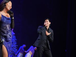 Евгений Григорьев вручил стипендии 100 лучшим школьникам на Елке главы Якутска