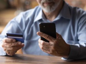 Нерюнгринец поверил лжеброкерам и потерял 6,6 млн рублей