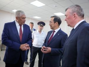 Айсен Николаев и Владимир Колокольцев посетили объекты МВД в Якутске