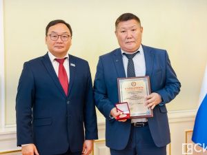 Госнаграды вручили отцам и матерям в Якутии