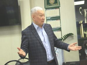 КОММУНИСТЫ, ВПЕРЕД!