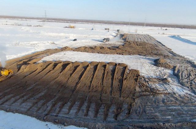 Начата отсыпка технологической площадки для строительства Ленского моста в Якутии