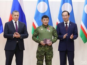 Зампред правительства России Юрий Трутнев вручил госнаграды военнослужащим и добровольцам Якутии