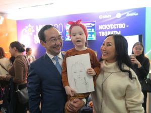 Айсен Николаев посетил тематические площадки фестиваля «Муус устар»