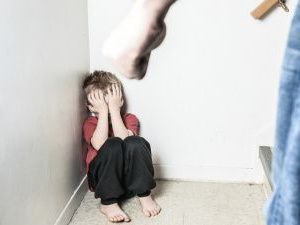 20-летний житель Якутска проник в чужую квартиру и избил ребенка