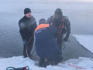 В Якутске двое из пострадавших в результате провала автомобиля под лёд находятся в реанимации