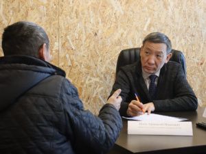 Члены правительства провели личный приём жителей Горного улуса