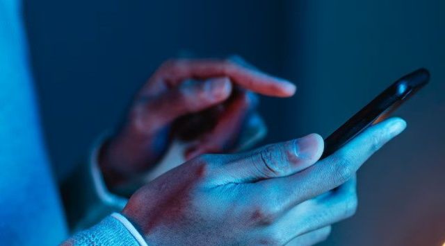 В Якутске обворовали уснувшего на автобусной остановке мужчину