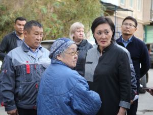 Сардана Авксентьева провела выездное совещание по капитальному ремонту многоквартирных домов