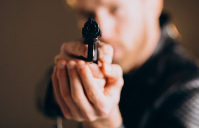 В Якутии суд переквалифицировал стрельбу из травмата с тяжкого вреда здоровью на легкий, так как шрам не обезобразил лицо