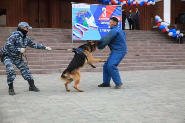 В Якутске полицейские провели патриотическое мероприятие, приуроченное Дню солидарности в борьбе с терроризмом