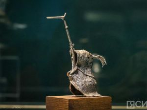 В НХМ Якутии открылась выставка всемирно известного художника-ювелира Александра Манжурьева