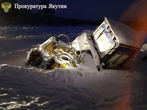 В Якутии суд взыскал с компании более 400 тысяч рублей за загрязнение озера нефтепродуктами: Бульдозер провалился под лед