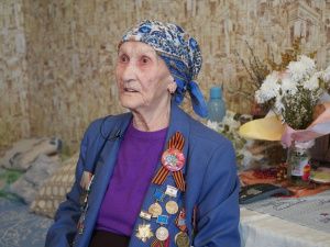 С Днём Победы! Ветерана-долгожительницу Якутска поздравили с наступающим праздником