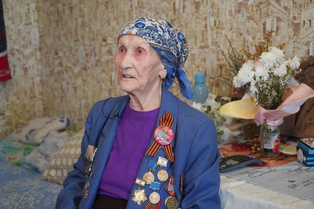 С Днём Победы! Ветерана-долгожительницу Якутска поздравили с наступающим праздником