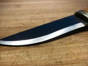 Уронил на себя нож: В Якутске госпитализирован малолетний ребенок с колото-резаной раной