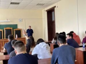 Студенты юридического факультета СВФУ узнали о тактике и стратегии расследования уголовного дела, помощниках следователя, а также о том, как стать настоящим профессионалом следствия