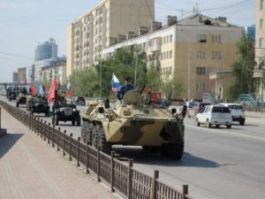 В Якутске прошел автопробег военной техники