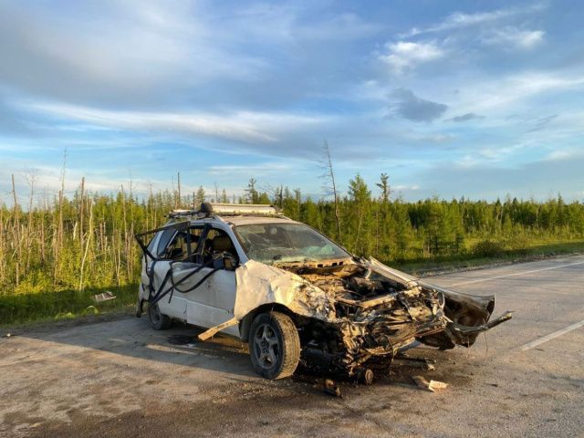 Около Якутска в жестком ДТП погибла пассажирка и пострадали семеро человек