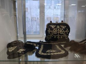 В Якутске открылась юбилейная выставка творческого объединения «Сөргүтүү»