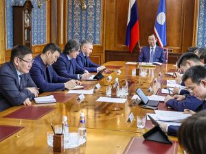 Айсен Николаев провел планерное совещание с руководством Правительства и Администрации Якутии