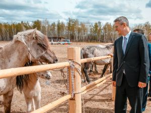 Владимир Солодов поздравил жителей Хангаласского района с Днём Сайылыка