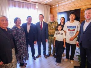 В Якутске семья участника СВО, потерявшая жилье при пожаре, переехала в новый дом
