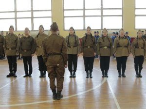 Федерация профсоюзов Якутии организовала смотр строевой подготовки среди работающей молодежи