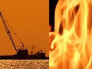 В Усть-Янском улусе загорелся плавучий кран