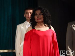 В ТЮЗе Якутии завершилась декада 35-летия творческой деятельности артистки Марии Даниловой