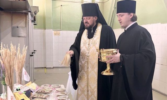 На Якутском хлебокомбинате приступили к выпечке куличей