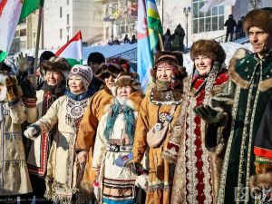 1700 человек прошлись в национальных костюмах по центру Якутска