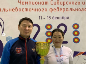 Лучница из Хангаласского улуса Юлия Маркова завоевала золотую и серебряную медаль Чемпионата Сибири и Дальнеговосточного федерального округа по стрельбе из лука